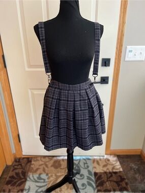 Women’s  Hot Topic black gray plaid pleated suspenders school girl skirt. Medium